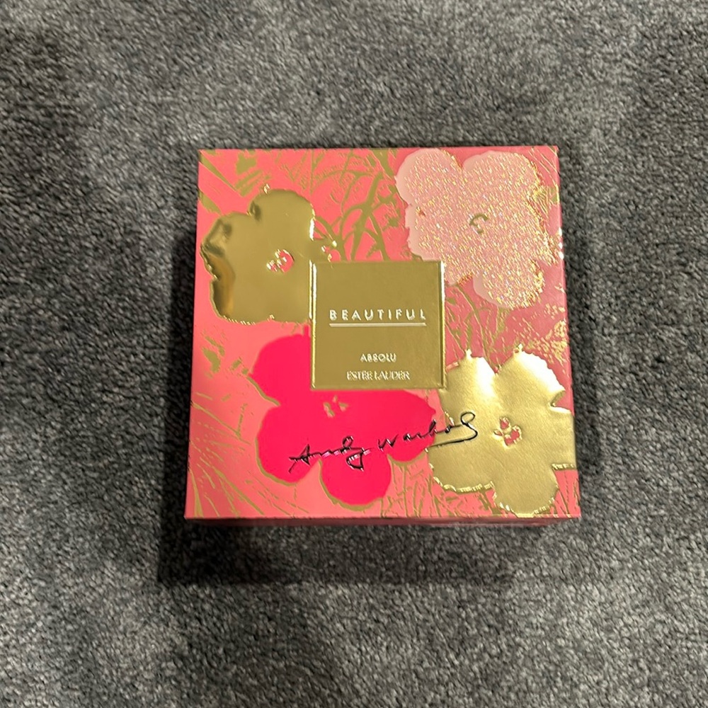 Estée Lauder
Beautiful